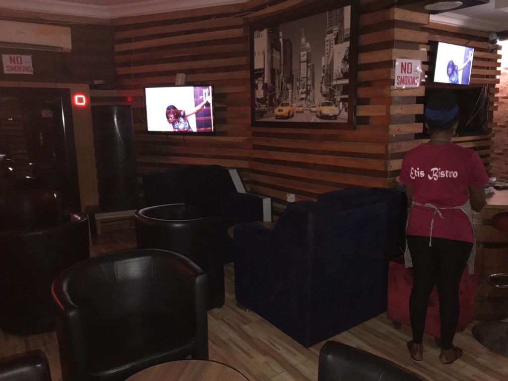 <strong>RESTAURANT & BAR</strong>